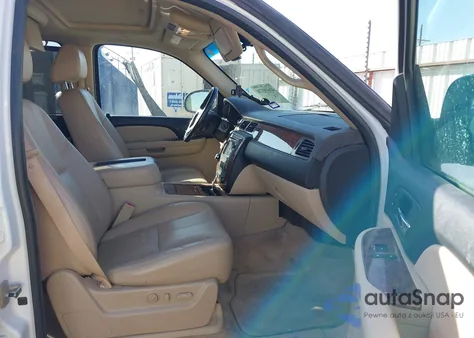 2008 Chevrolet Suburban 1500 Ltz z USA, uszkodzony, nr VIN 1GNFC16088R275256